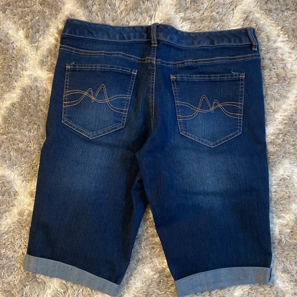 New York & Company - Picture 2 of 6